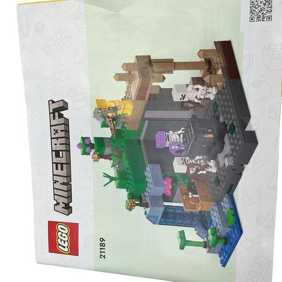 LEGO Minecraft The Skeleton Dungeon 21189 Toy Building Kit 364 pcs - Picture 10 of 10